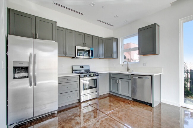 Photo - 5407 Huntington Dr N