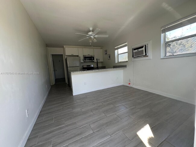 Photo - 537 NW 8th Ave