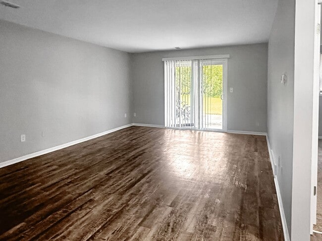 Photo - 2075 Andrew St SE