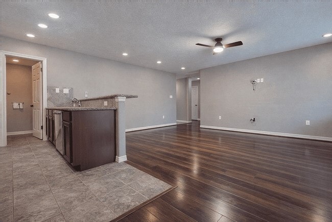 Photo - 2518 Staples St