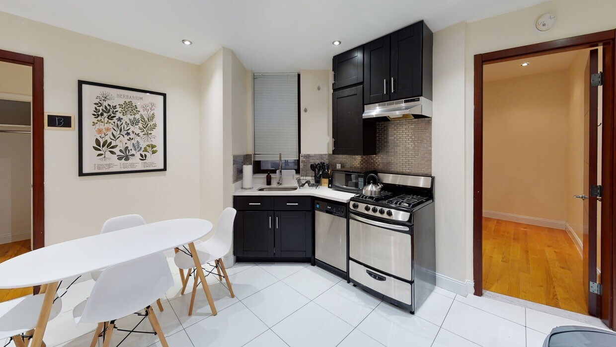 Photo - Private bedroom in 4 bed/1 bath Home