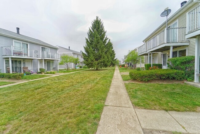 Photo - 389 Meadow Green Ln
