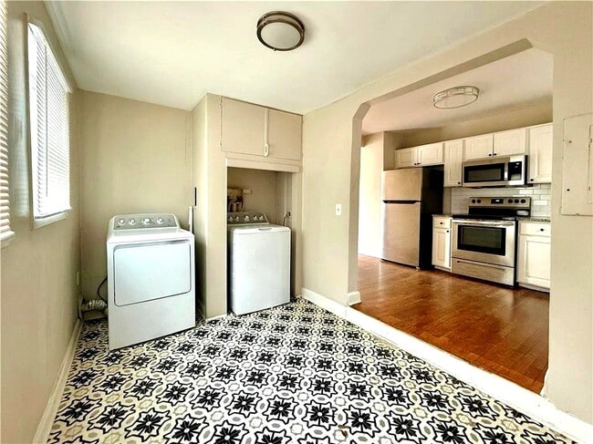 Photo - 1449 Lynford Dr SW