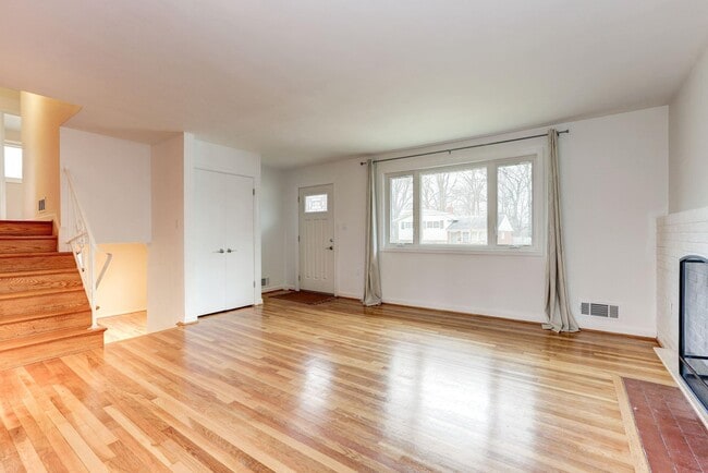 Photo - 9718 Holmhurst Rd