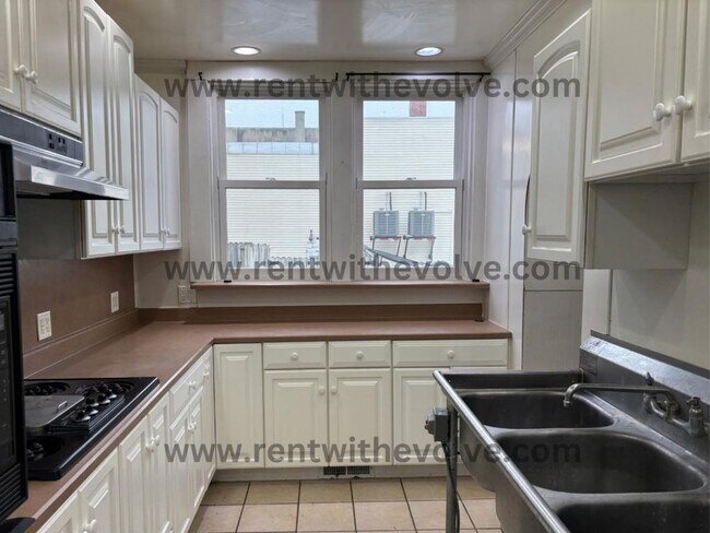 Photo - 120 E Franklin St