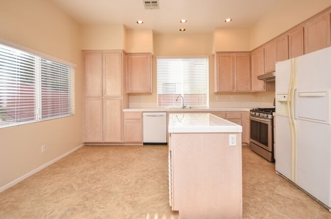 Photo - Beautiful Spacious 3BR/2.5BA Located in th...