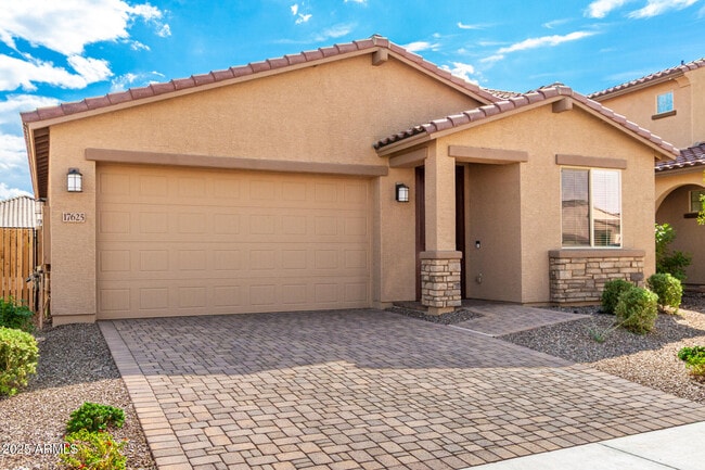 Photo - 17625 W Colter St