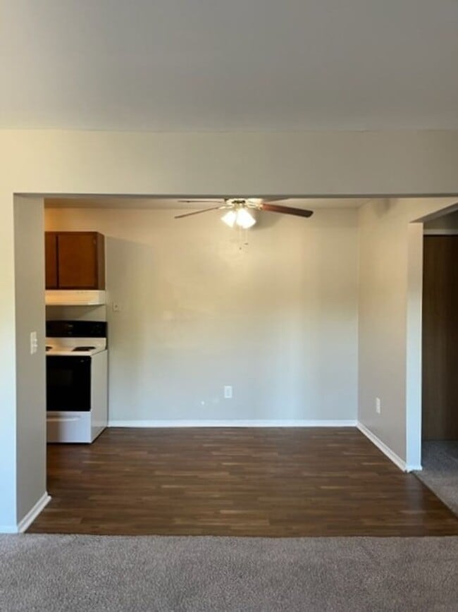 Photo - Charming 1 bedroom/1 bathroom apartment ne... Unit 841-202