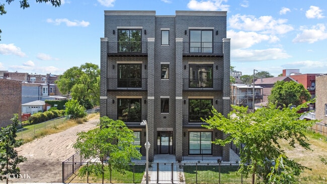 Building Photo - 4336 S Vincennes Ave Unit 1N Rental