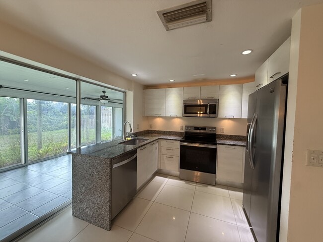 Photo - 3211 Mayflower St
