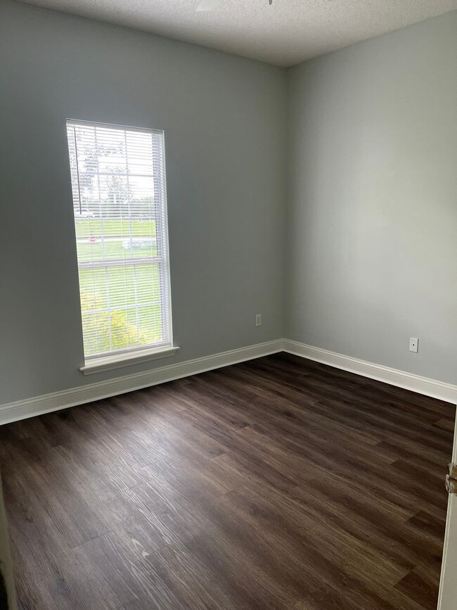Photo - 250 Mayfield Dr