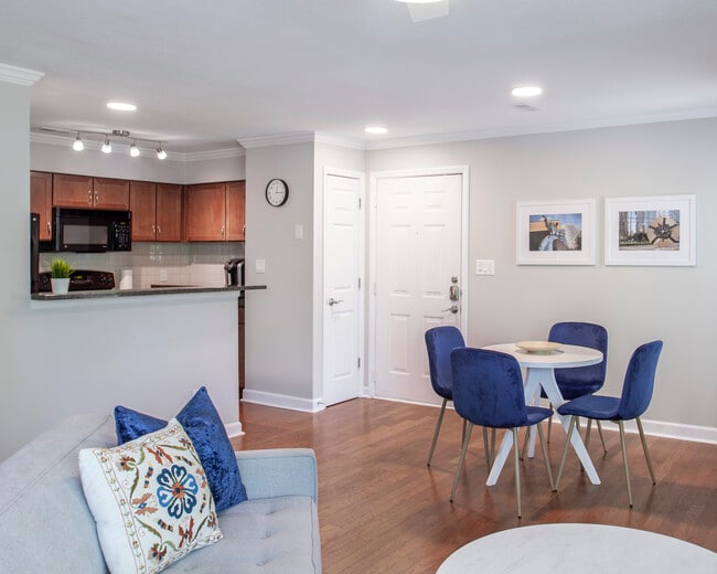 Open concept floor plan - 2518 Cranbrook Lane Unit #11