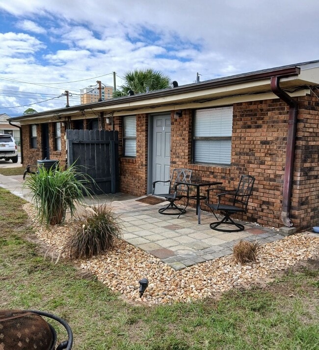 Building Photo - 7324 Sunset Ave Unit B Rental