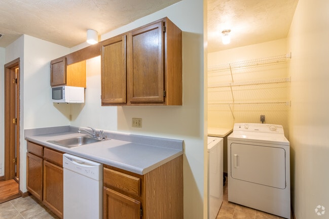 1BR, 1BA - 725 SF