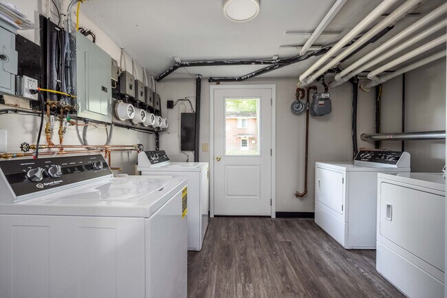 Photo - Glenora Gardens