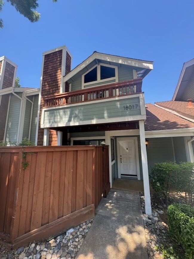 Super Adorable 3 Bedroom Townhouse! - Super Adorable 3 Bedroom Townhouse!