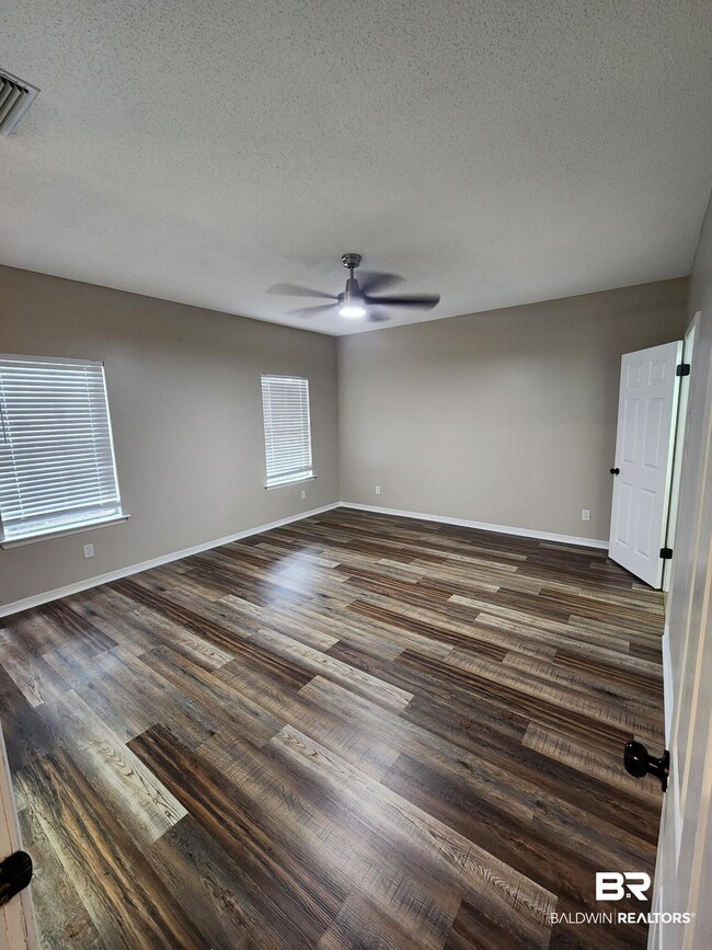 Photo - 100 Dunbar Loop
