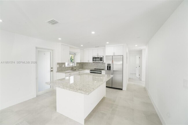 Photo - 857 W 34th St