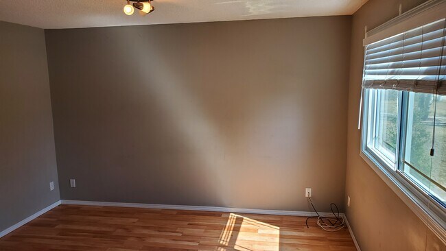 Photo - 4118-4151 51 Ave