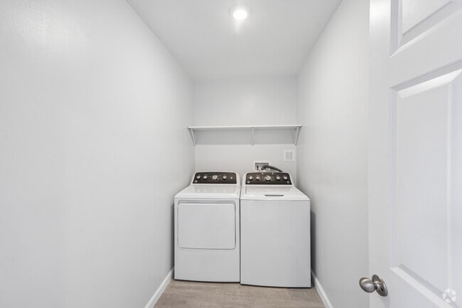 The Hampton 2BR, 2BA - 1,183SF - Laundry