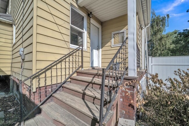 Photo - 1457 W 114th St