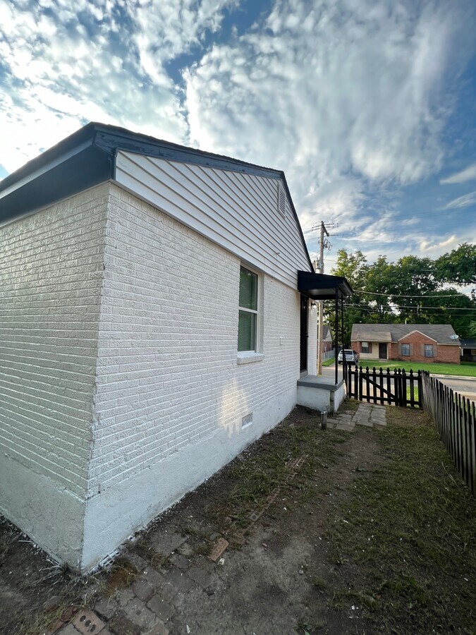 Photo - 1377 Lyceum Rd