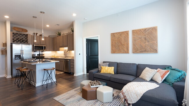 2BR,2BA,-The New Hampshire