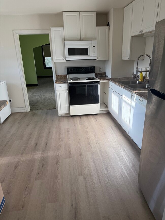 Building Photo - 604 Millersville Ave Unit A