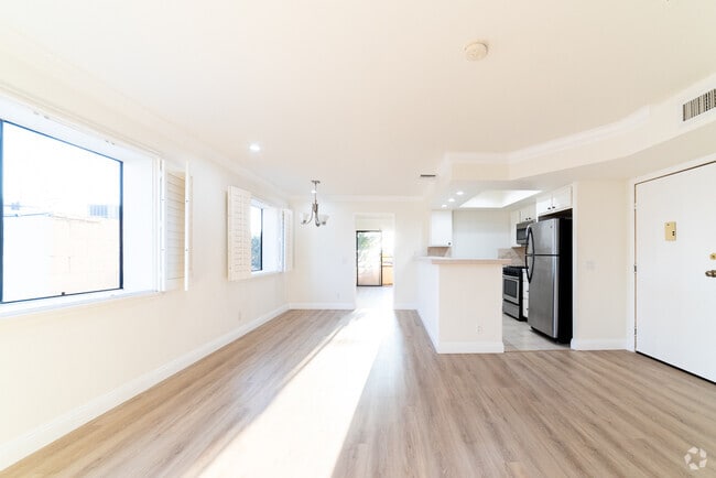 Building Photo - 1510 S Barrington Ave Unit 101 Rental