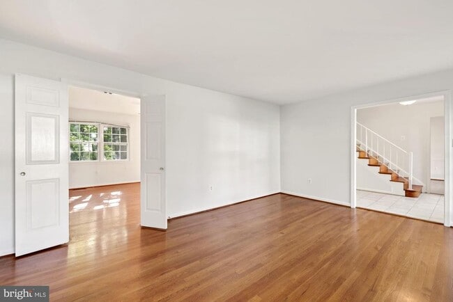 Photo - 8208 Gainsborough Ct W