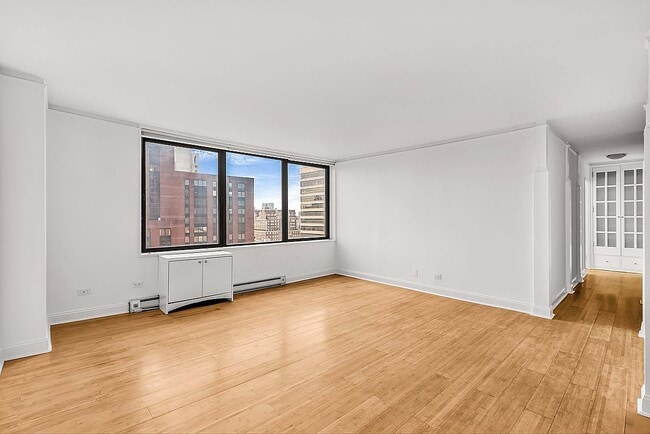 Building Photo - 1623 3rd Ave Unit 31G