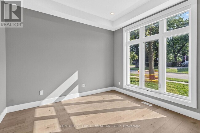 Photo - 775 Verulam St