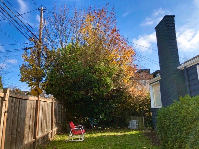 Photo - 1411 N Northgate Way Unit B