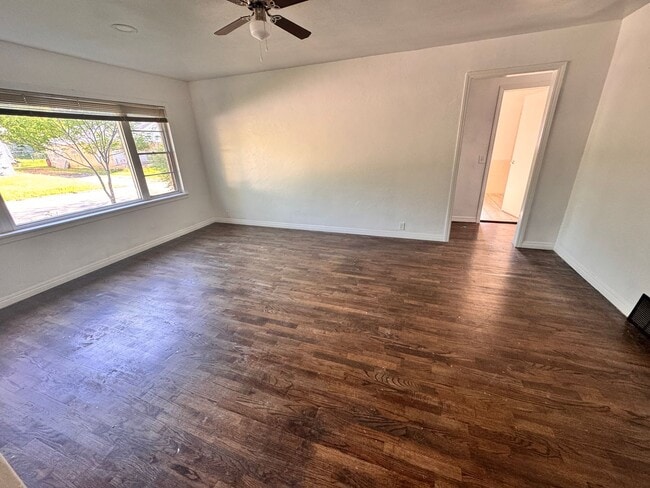 Photo - 4 Bedroom Updated Spacious Home!