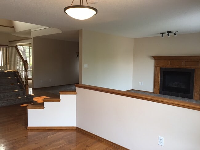 Photo - 4 Bed 4 Bath Unit in Sherwood Park, AB Unit 473
