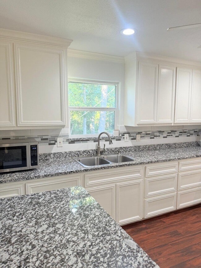 Photo - 304 Jill Ave