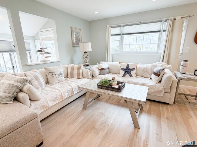 Photo - 945 E Broadway