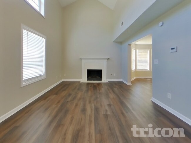 Photo - 1053 Abercorn Way