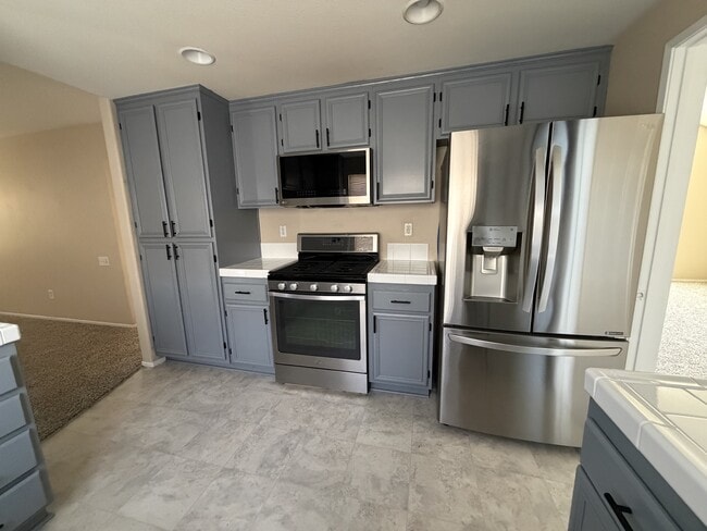 Photo - 1439 Avena Way