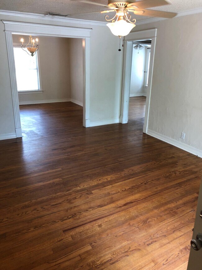 Photo - 3828 Collinwood Ave