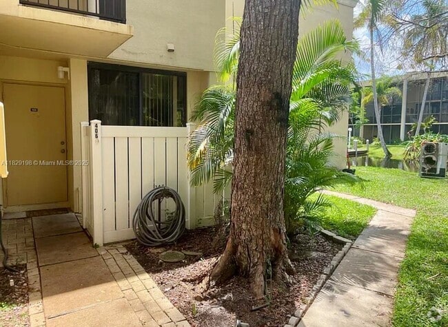 Building Photo - 2941 SW 87th Ave Unit #406 Rental