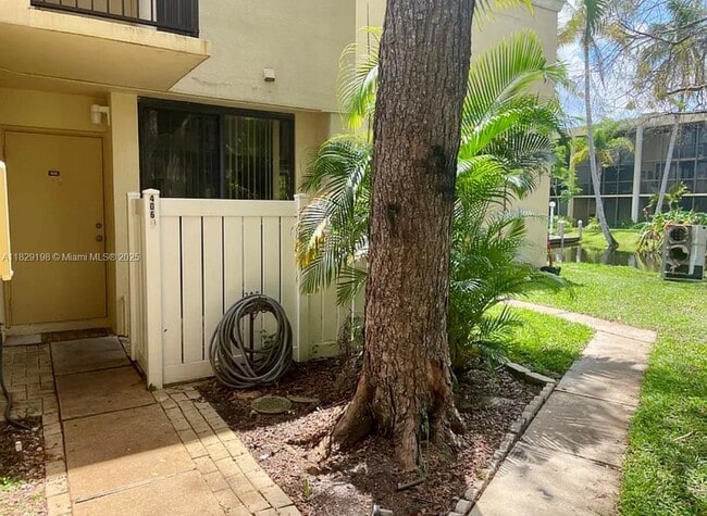 Building Photo - 2941 SW 87th Ave Unit #406 Rental