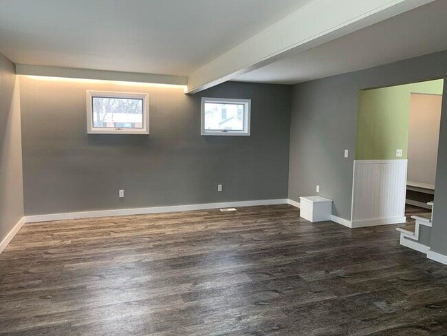 Building Photo - 930 Henry St