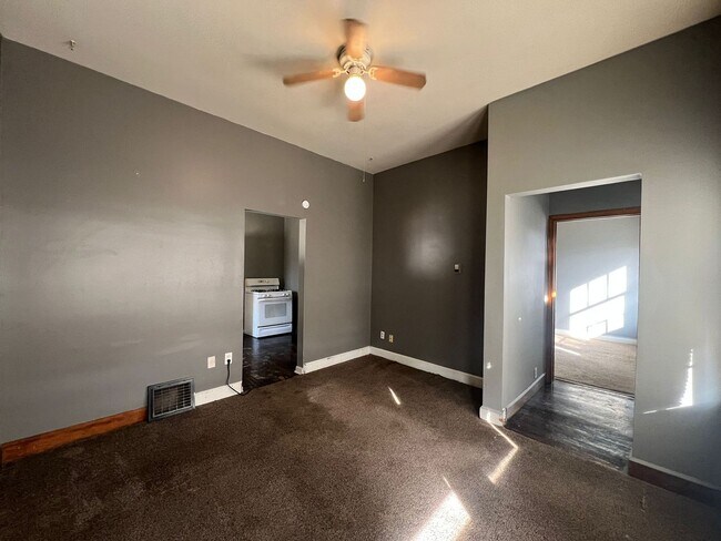 Photo - 847 Jason Ave Unidad 1