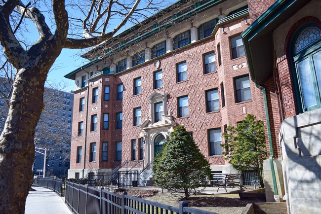 Birchwood at Fairmount Hotel (62+ Community) - Birchwood at Fairmount Hotel (62+ Community)