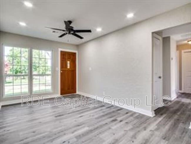 Photo - 3012 Crouch St