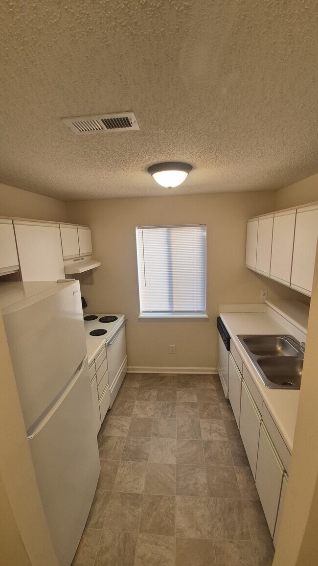 Photo - 320 Brownlea Dr Unit 2D