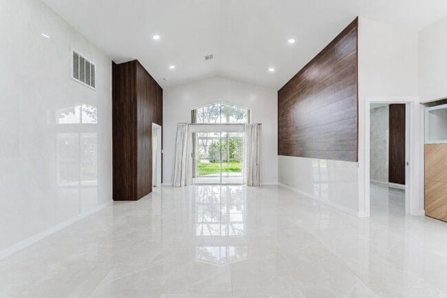 Photo - 7512 Eagle Point Dr