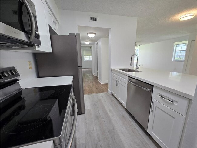 Photo - 2890 N Oakland Forest Dr Unidad 102 Rental