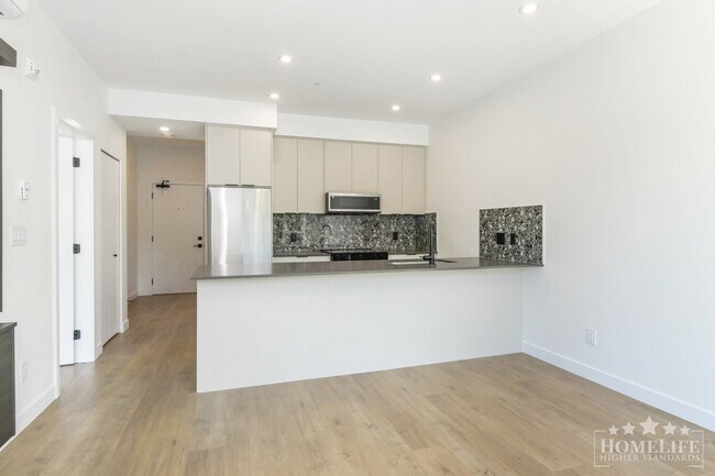 Photo - 2 Bed, 1 Bath Condo for rent in Surrey! Unit 409
